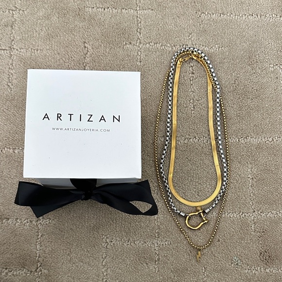 THE HERRADURA & THE SNAKE LAYERED NECKLACE SET - Picture 2 of 5